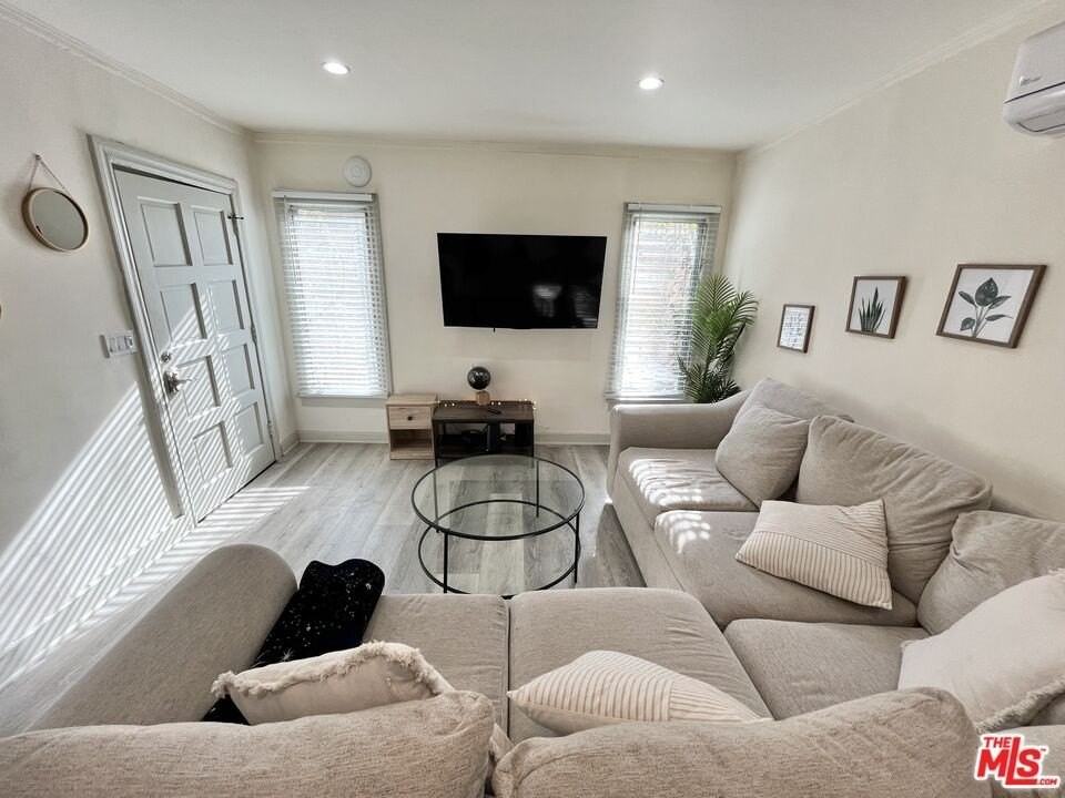 1205 N Orange Grove Ave - Photo 4 of 25