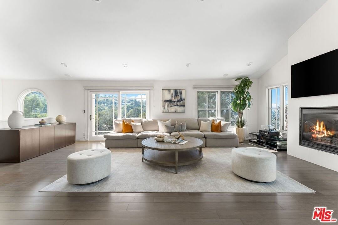 3782 Berry Dr - Photo 5 of 38