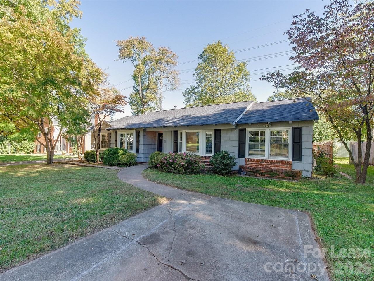 709 Cooper Dr - Photo 4 of 47