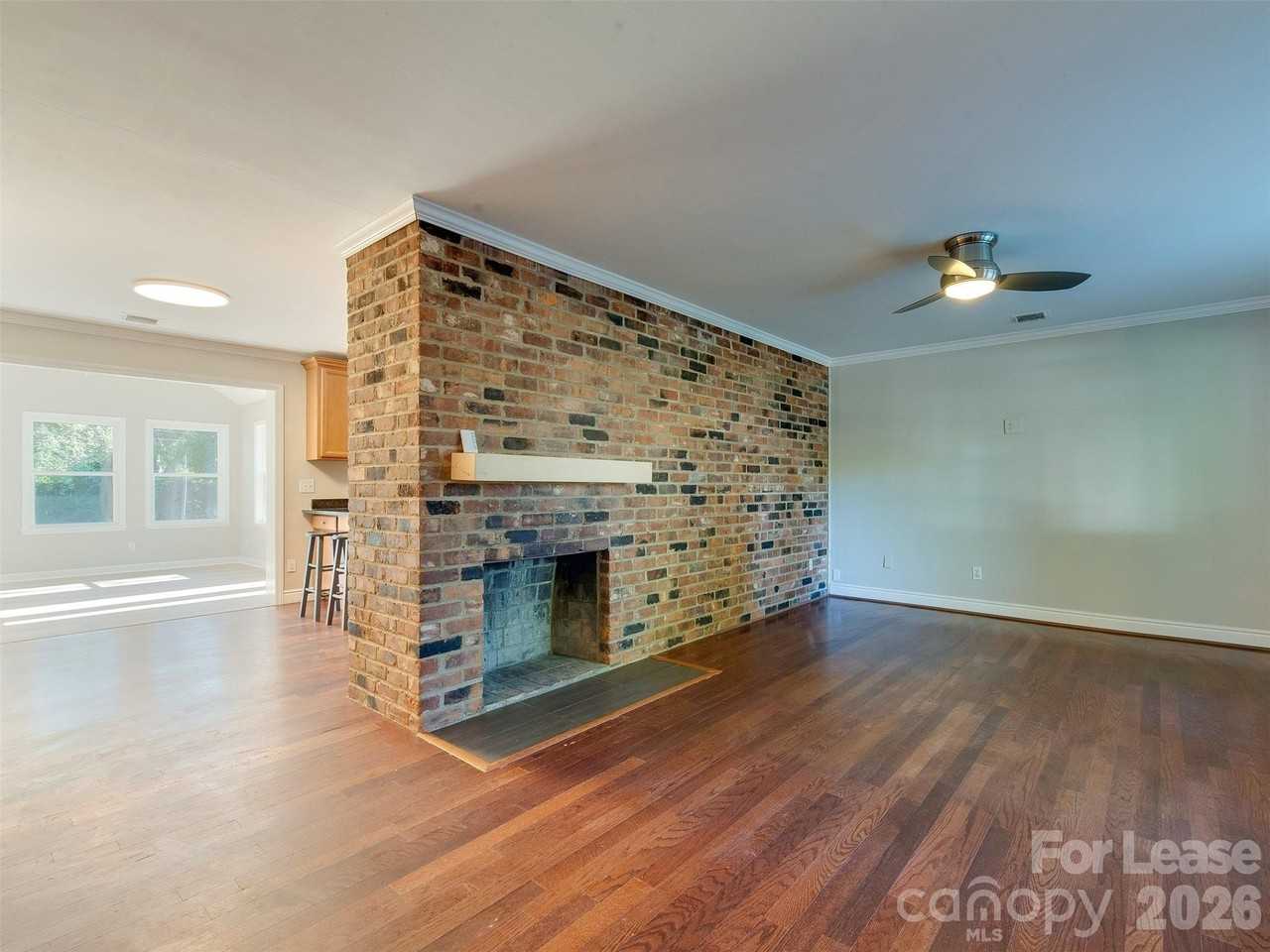 709 Cooper Dr - Photo 7 of 47