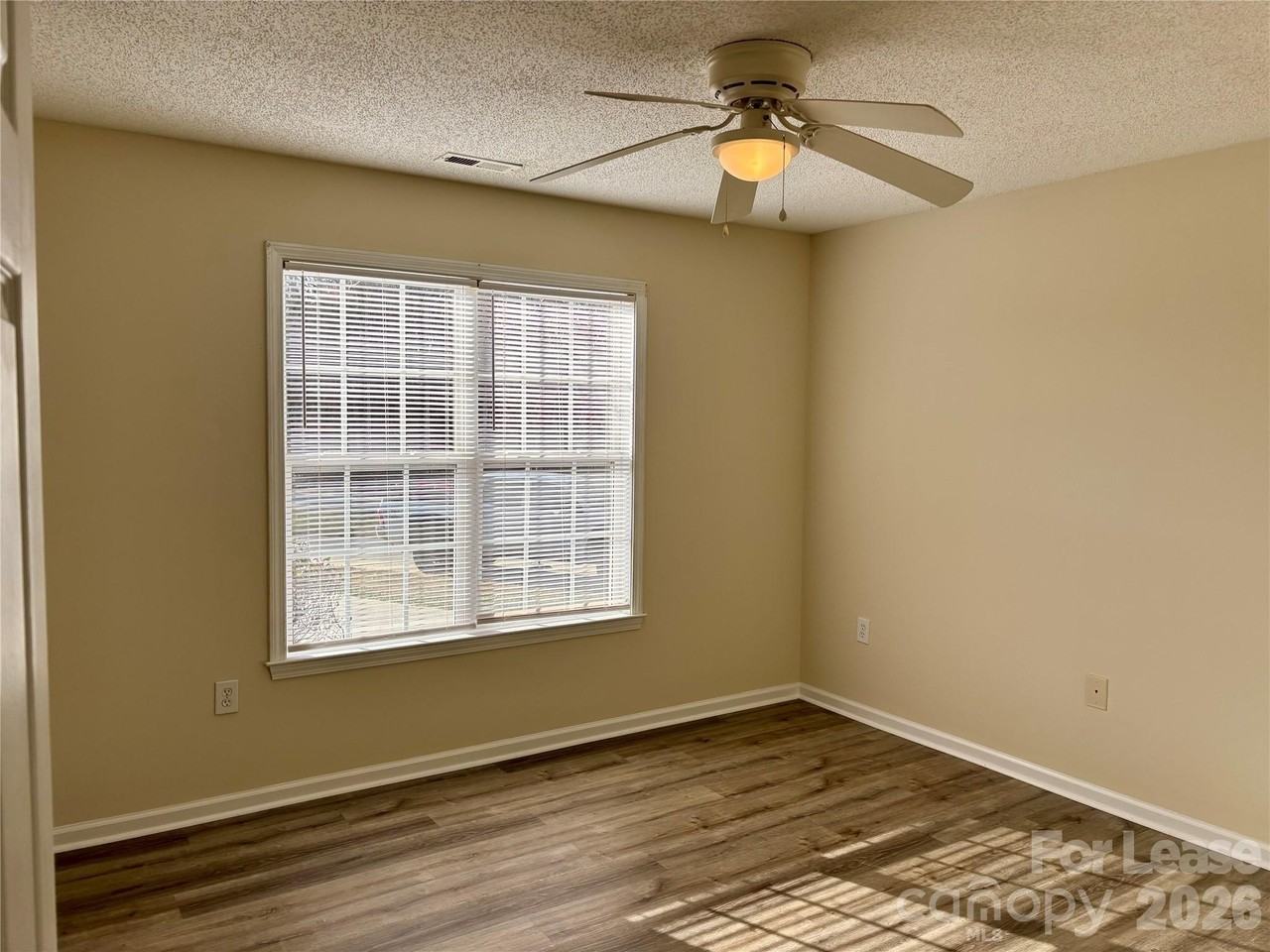 521 Cedar Spring Ln - Photo 5 of 11