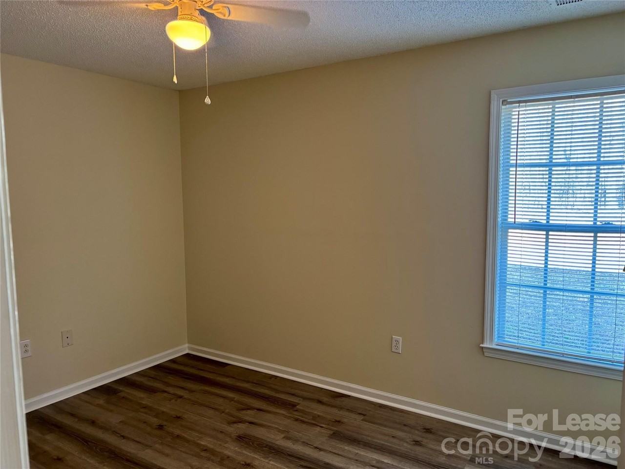 521 Cedar Spring Ln - Photo 6 of 11