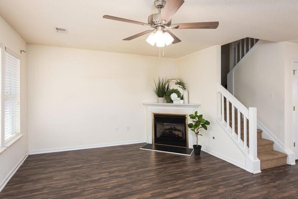 102 Yellow Hawthorn Cir - Photo 3 of 28