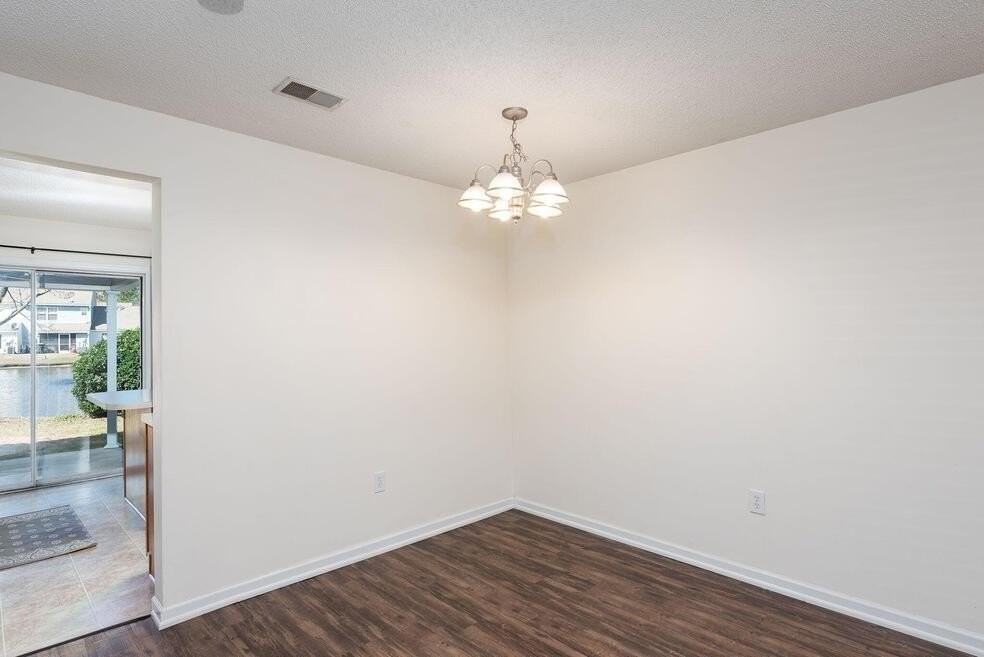 102 Yellow Hawthorn Cir - Photo 7 of 28