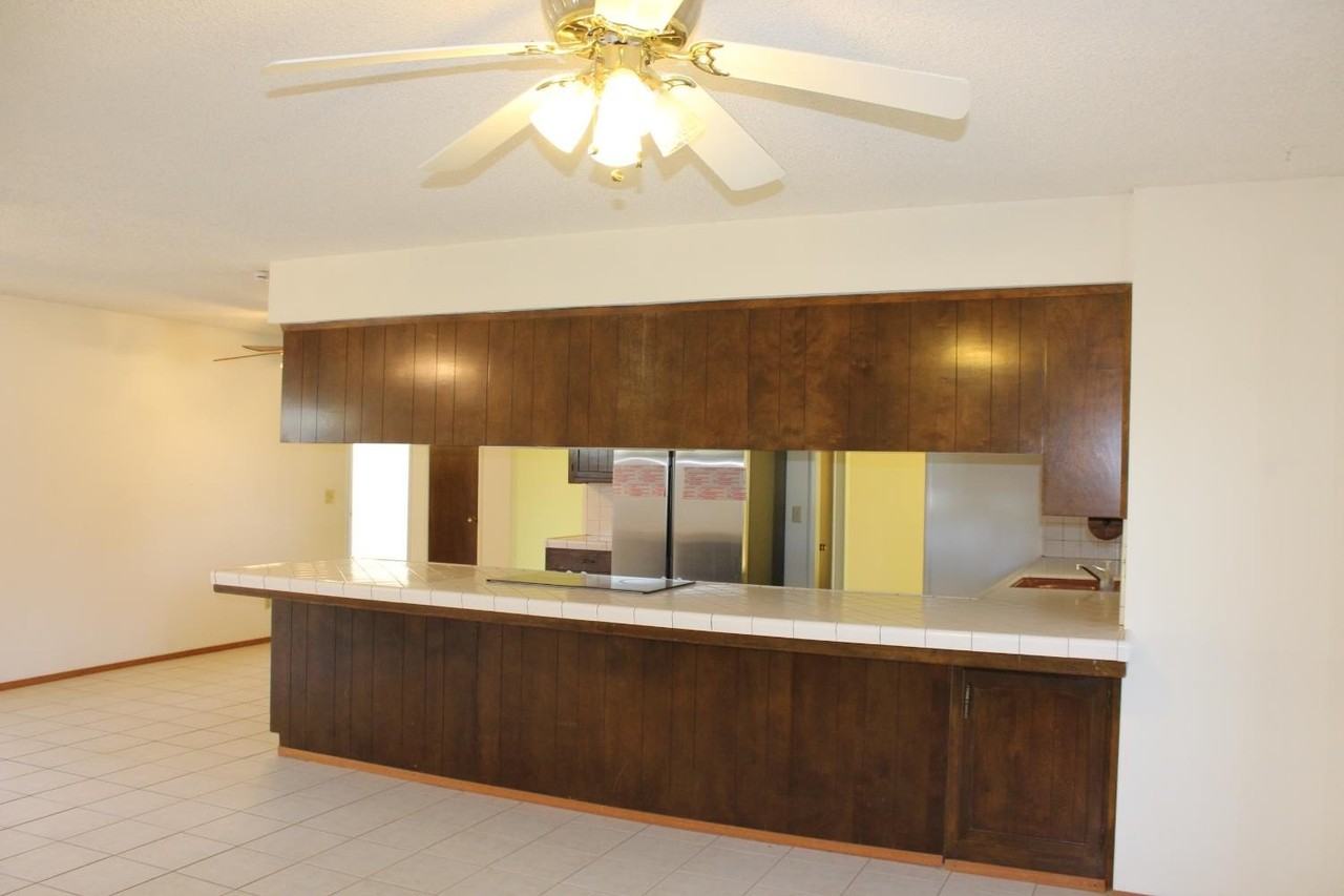 1985 Lynn Ln - Photo 5 of 11