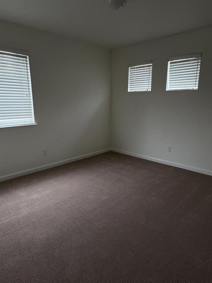 3437 Greenfield Ave - Photo 4 of 17