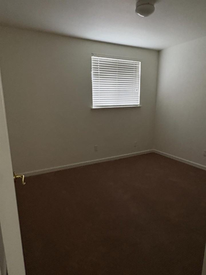 3437 Greenfield Ave - Photo 5 of 17