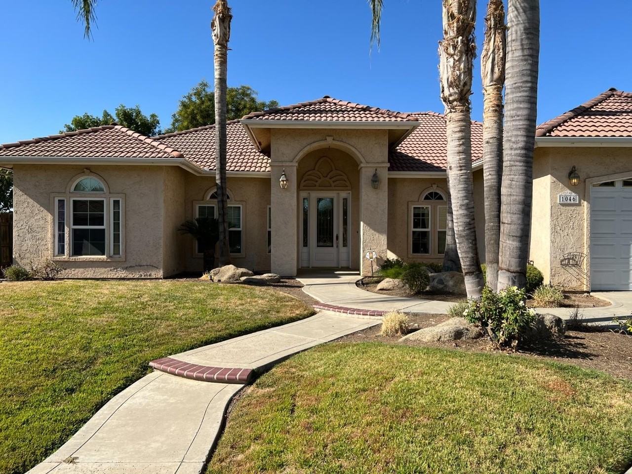 1046 Lords Ct - Photo 2 of 23