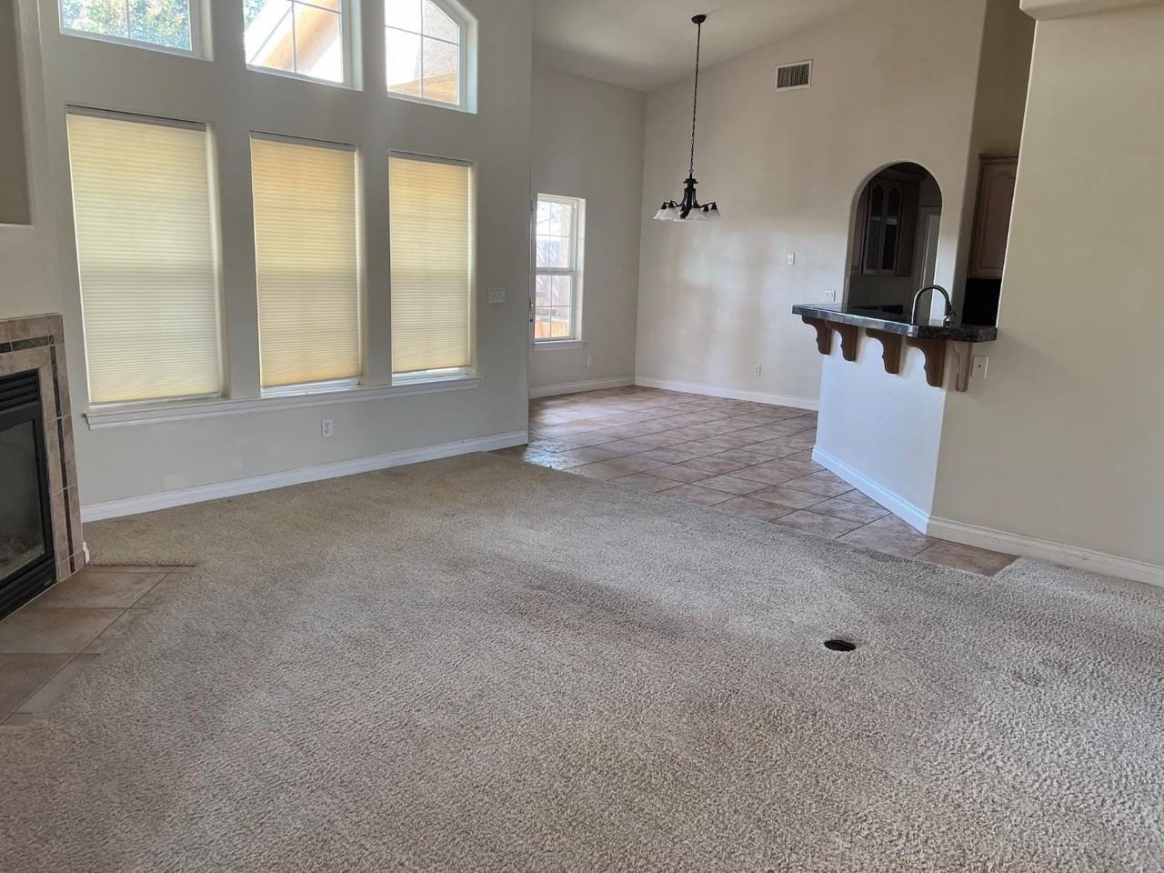 1046 Lords Ct - Photo 4 of 23