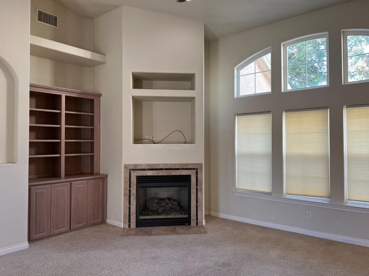 1046 Lords Ct - Photo 5 of 23