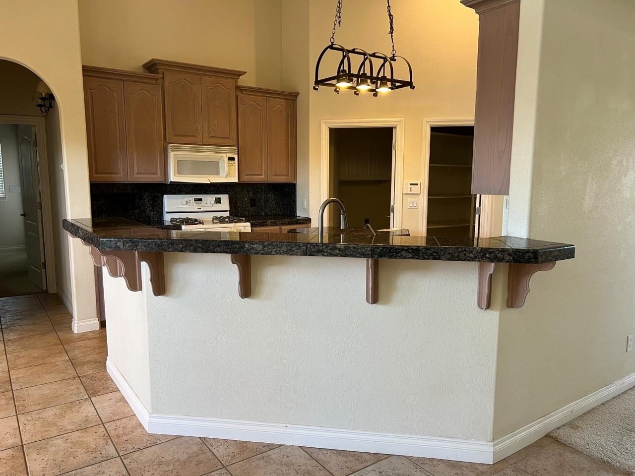 1046 Lords Ct - Photo 7 of 23