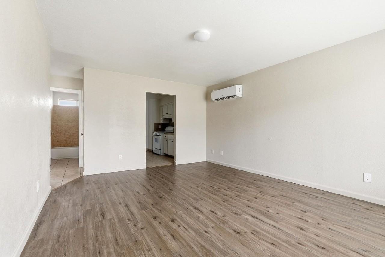 616 S Irwin St Apt C #C - Photo 7 of 26