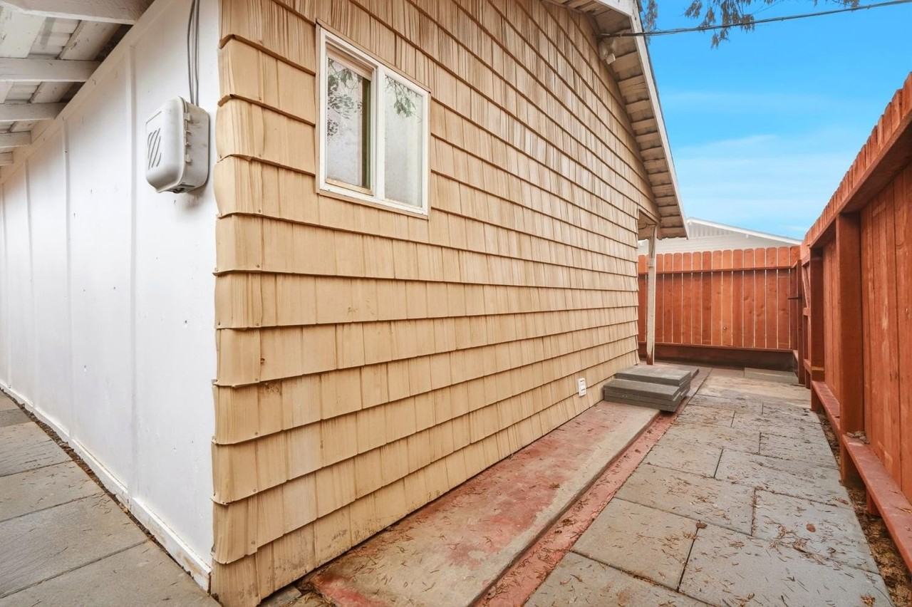 910 Kaweah St - Photo 3 of 19