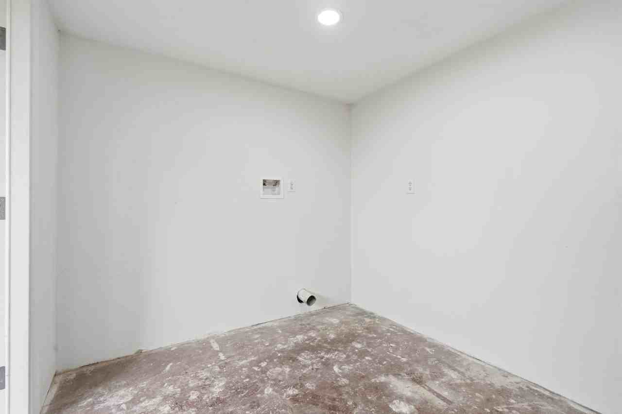 910 Kaweah St - Photo 5 of 19