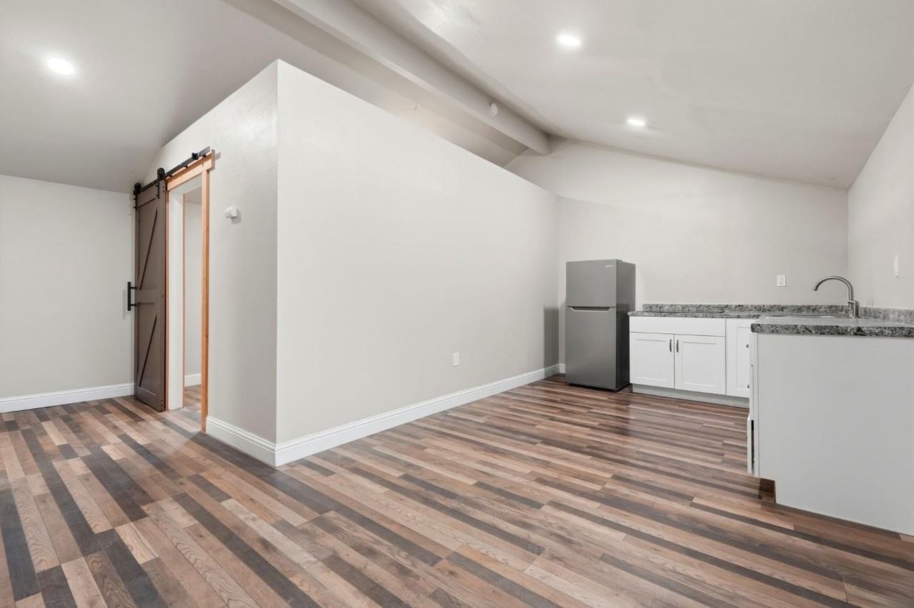 910 Kaweah St - Photo 6 of 19