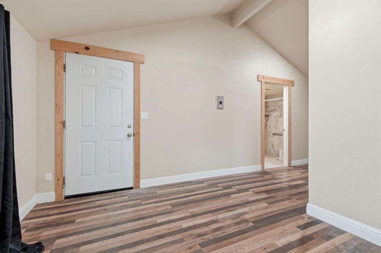 910 Kaweah St - Photo 7 of 19