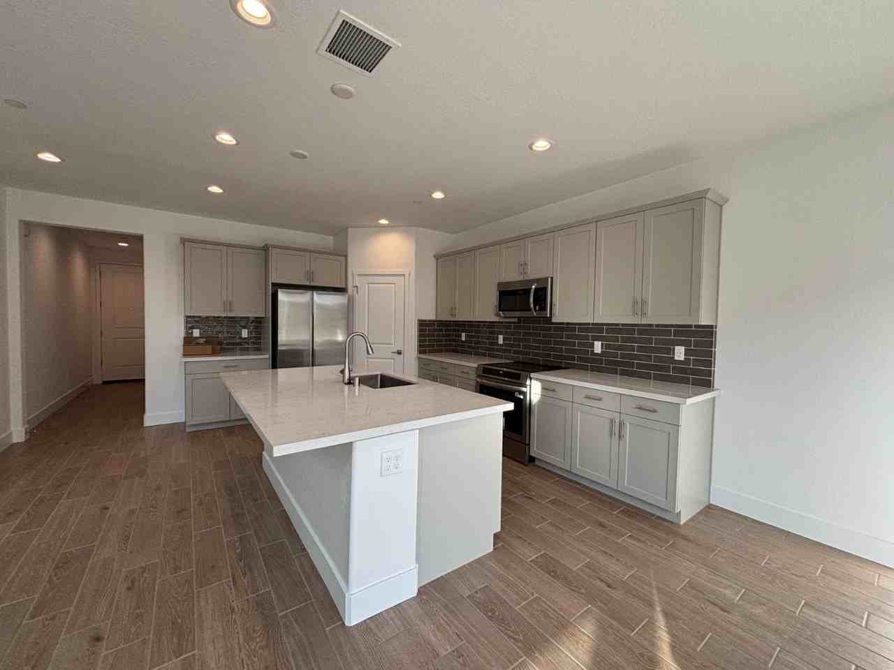 2909 Corteza Dr - Photo 2 of 14