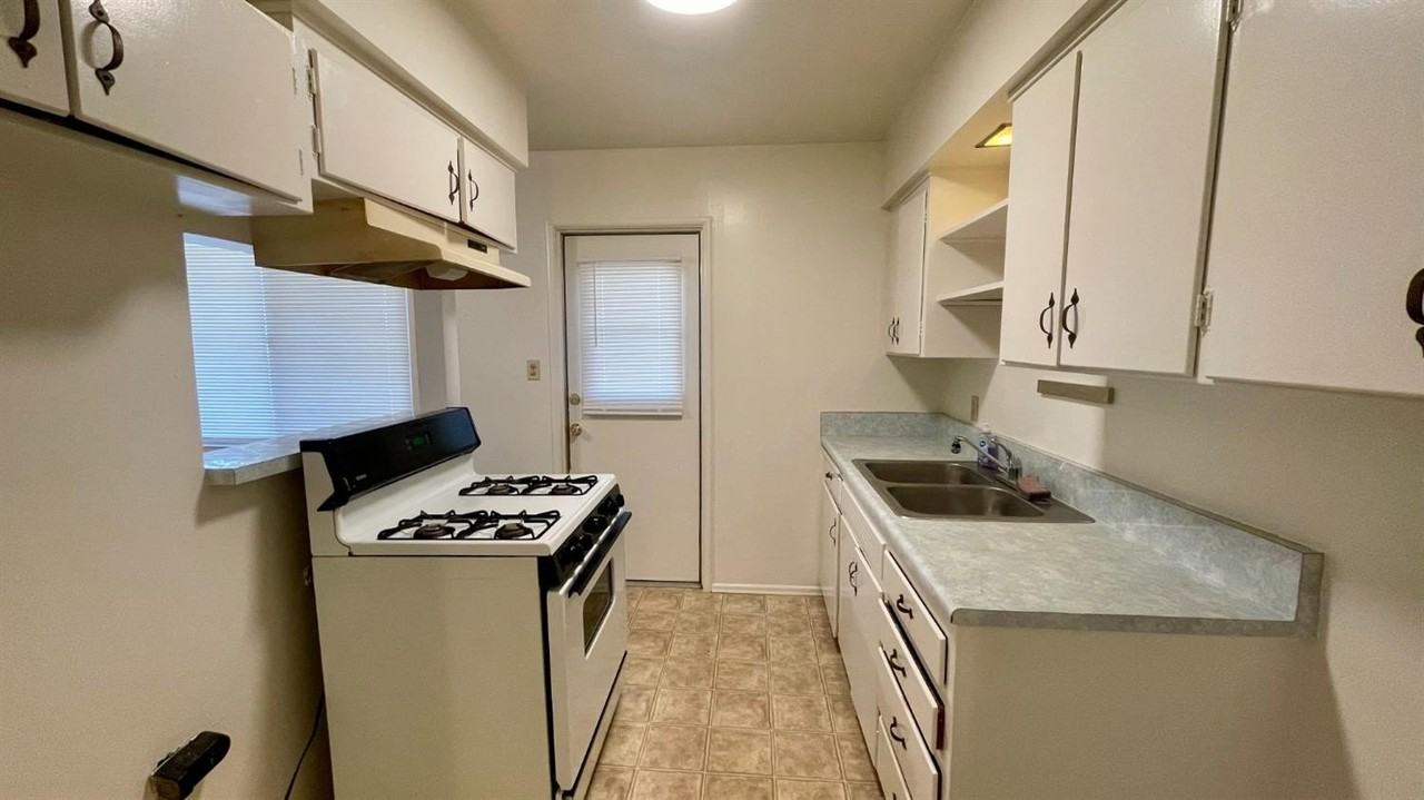 1412 Rodgers Rd - Photo 6 of 9