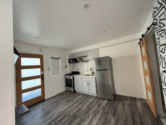 217 1/4 W 94th St #217-1-4 - Photo 5 of 11