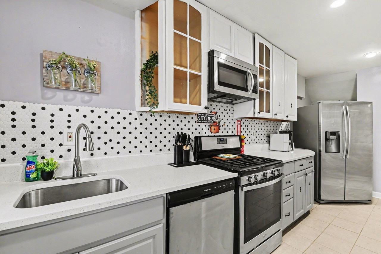 Yorkway - Photo 2 of 21