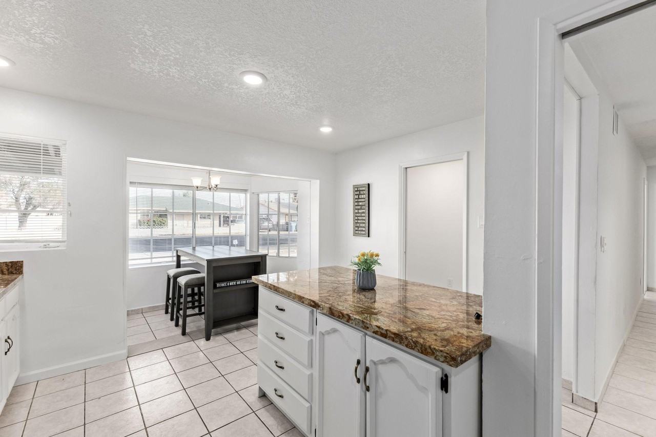 N 34th Ave - Photo 4 of 14