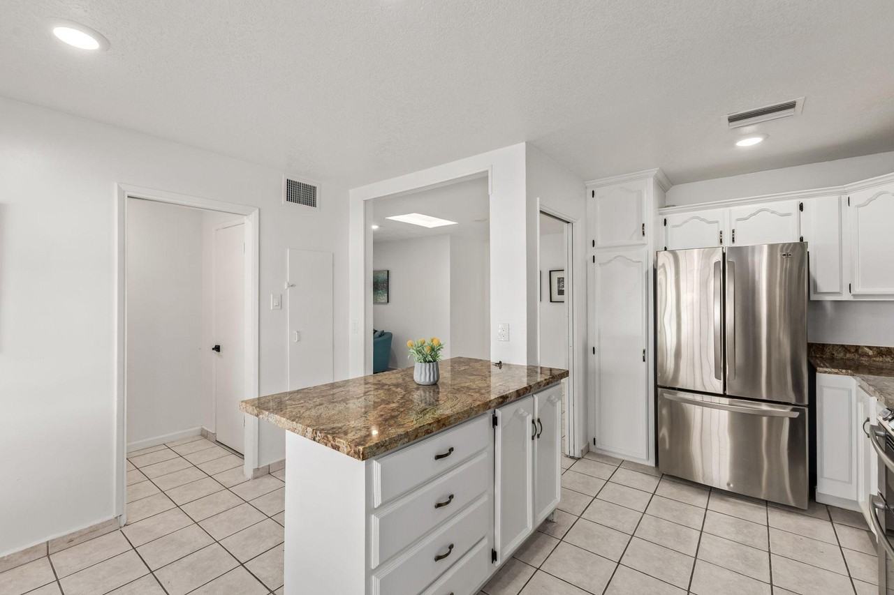 N 34th Ave - Photo 6 of 14