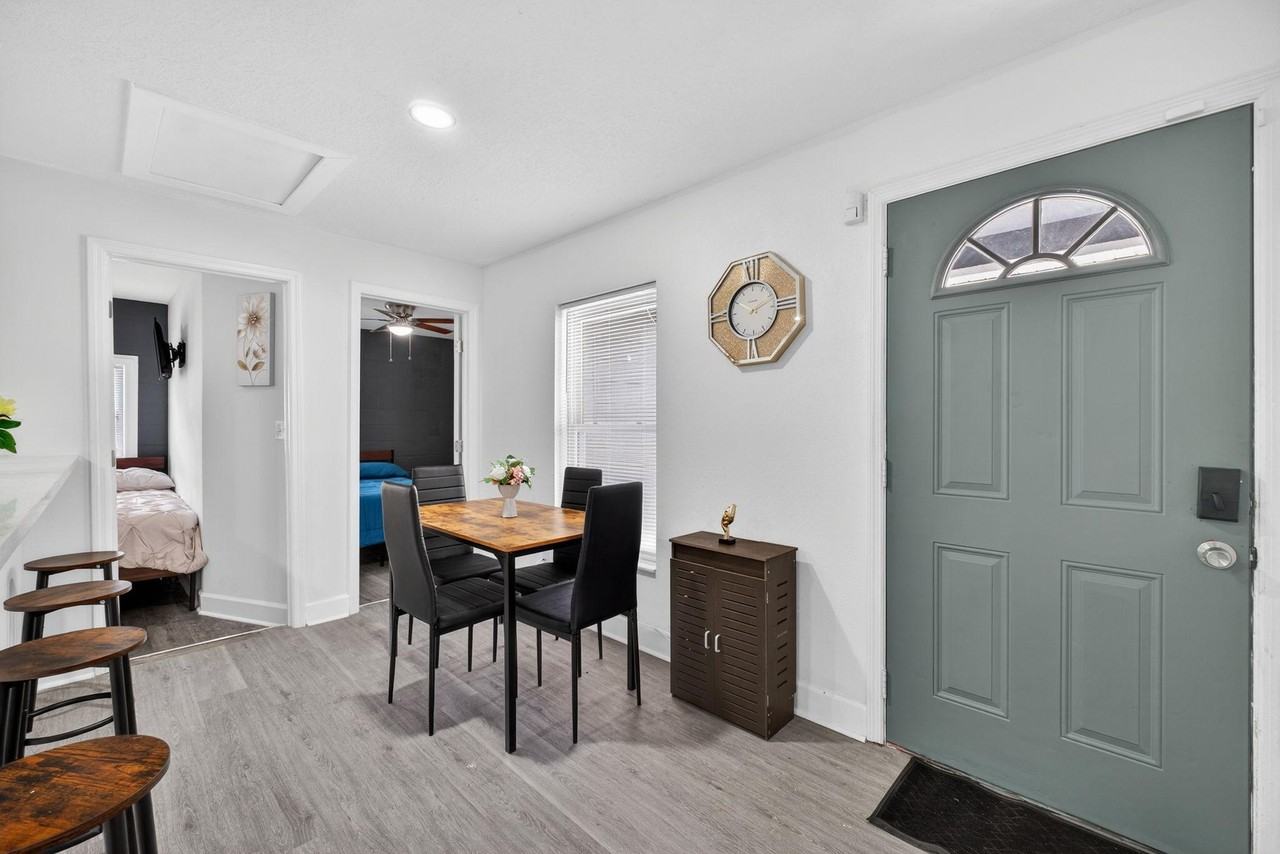 E Comanche Ave - Photo 4 of 29