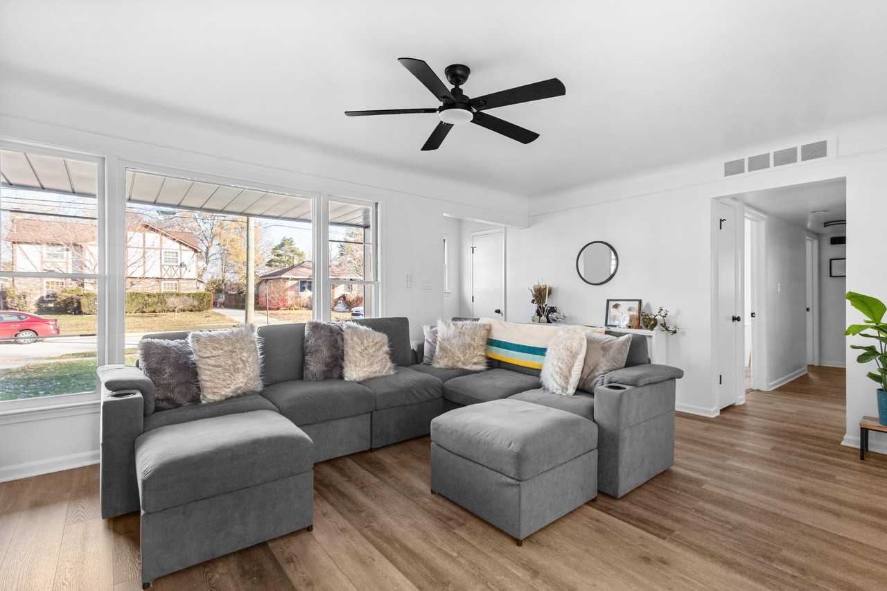 Hendrickson Blvd - Photo 2 of 10