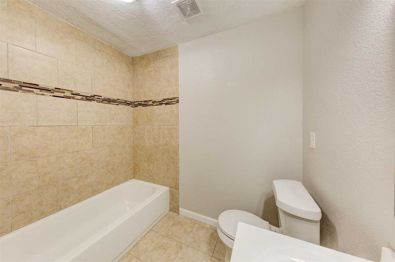 Pecan St - Photo 6 of 8