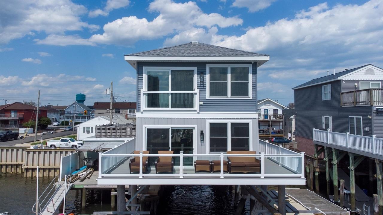 152 N Derby Ave #A - Photo 2 of 28