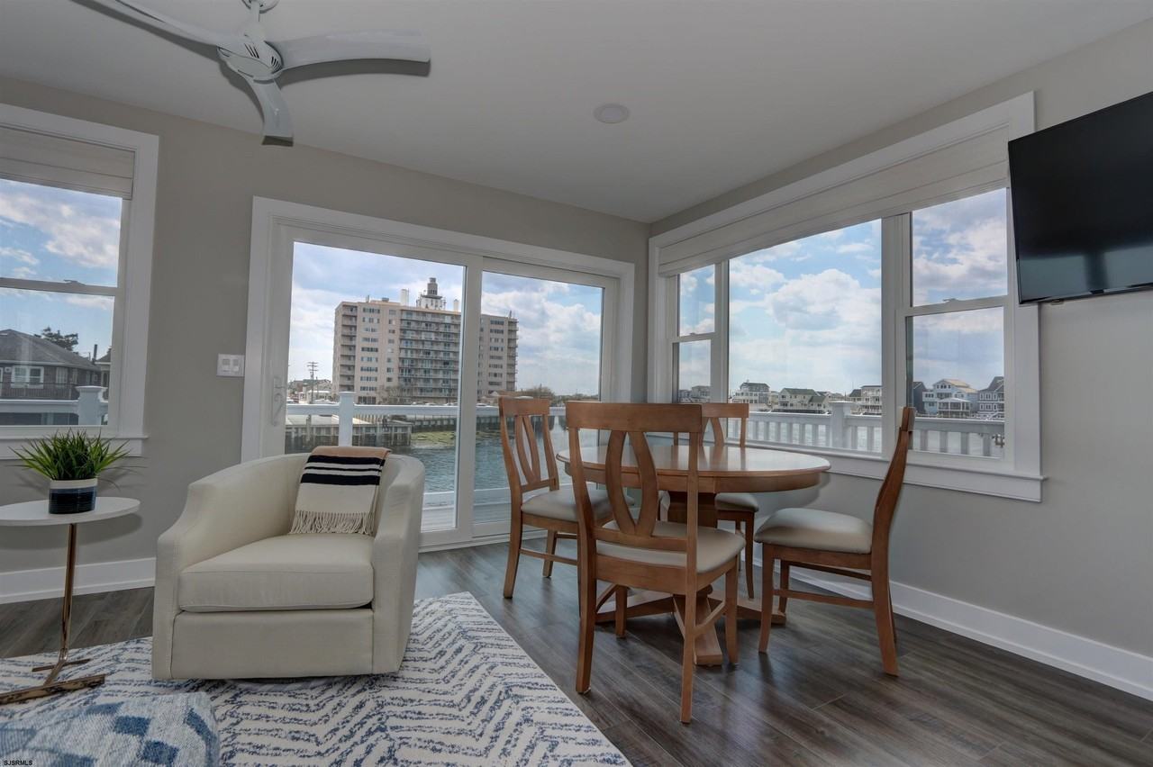 152 N Derby Ave #A - Photo 7 of 28