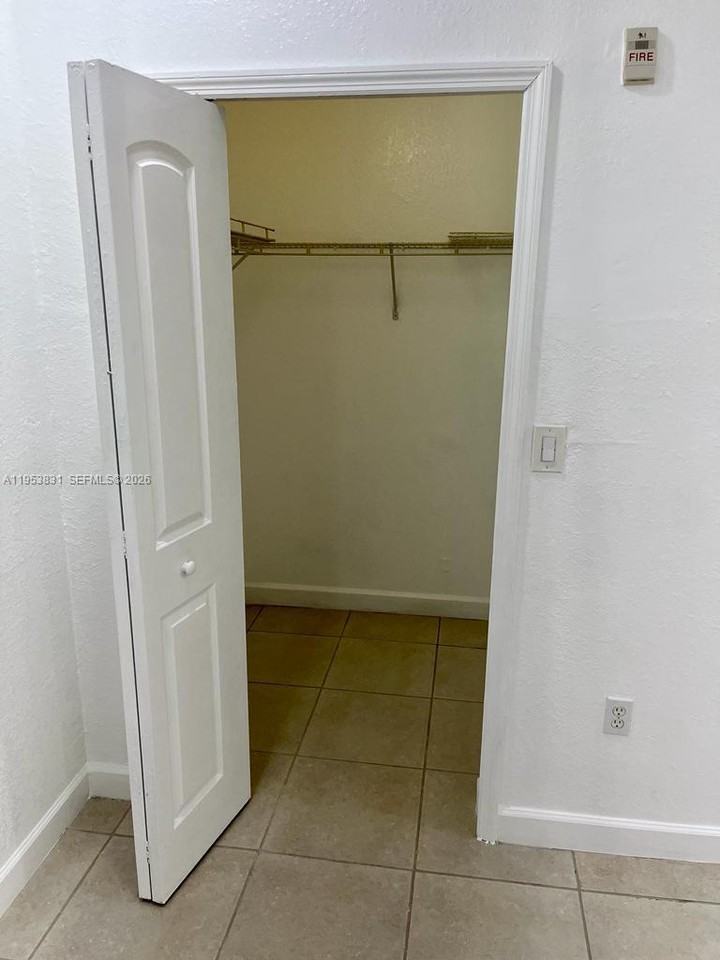 Se 28th Ct #105 - Photo 7 of 8