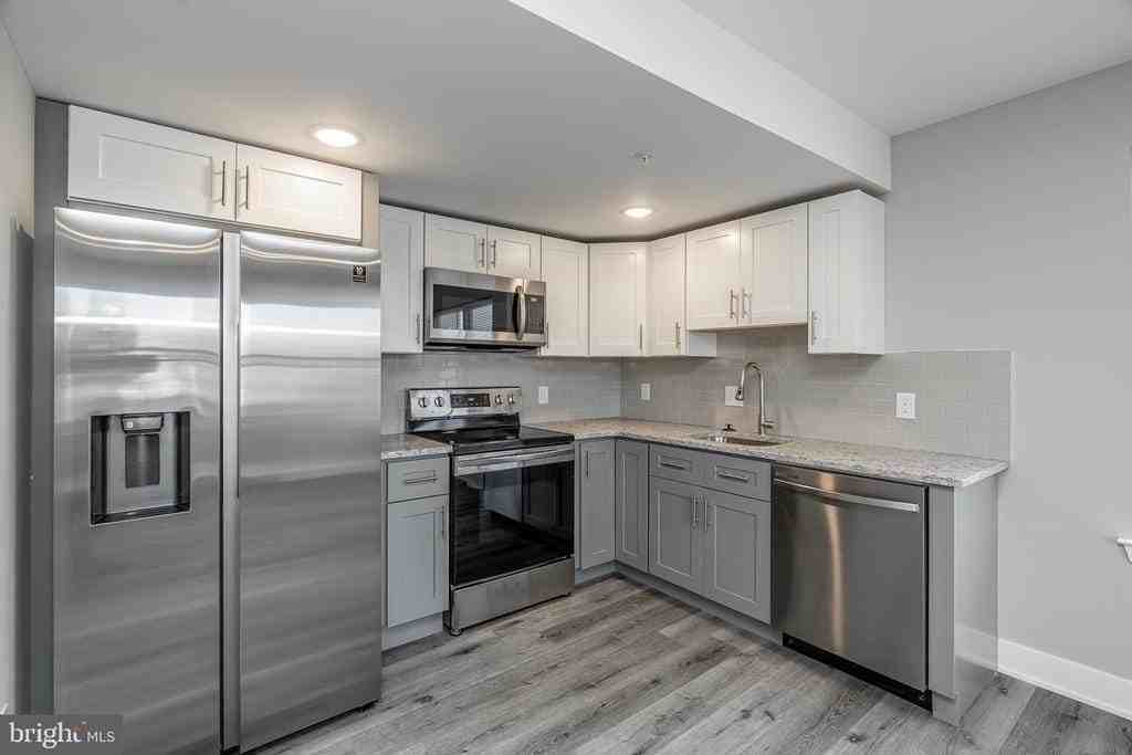 616 N Union St #D - Photo 5 of 19