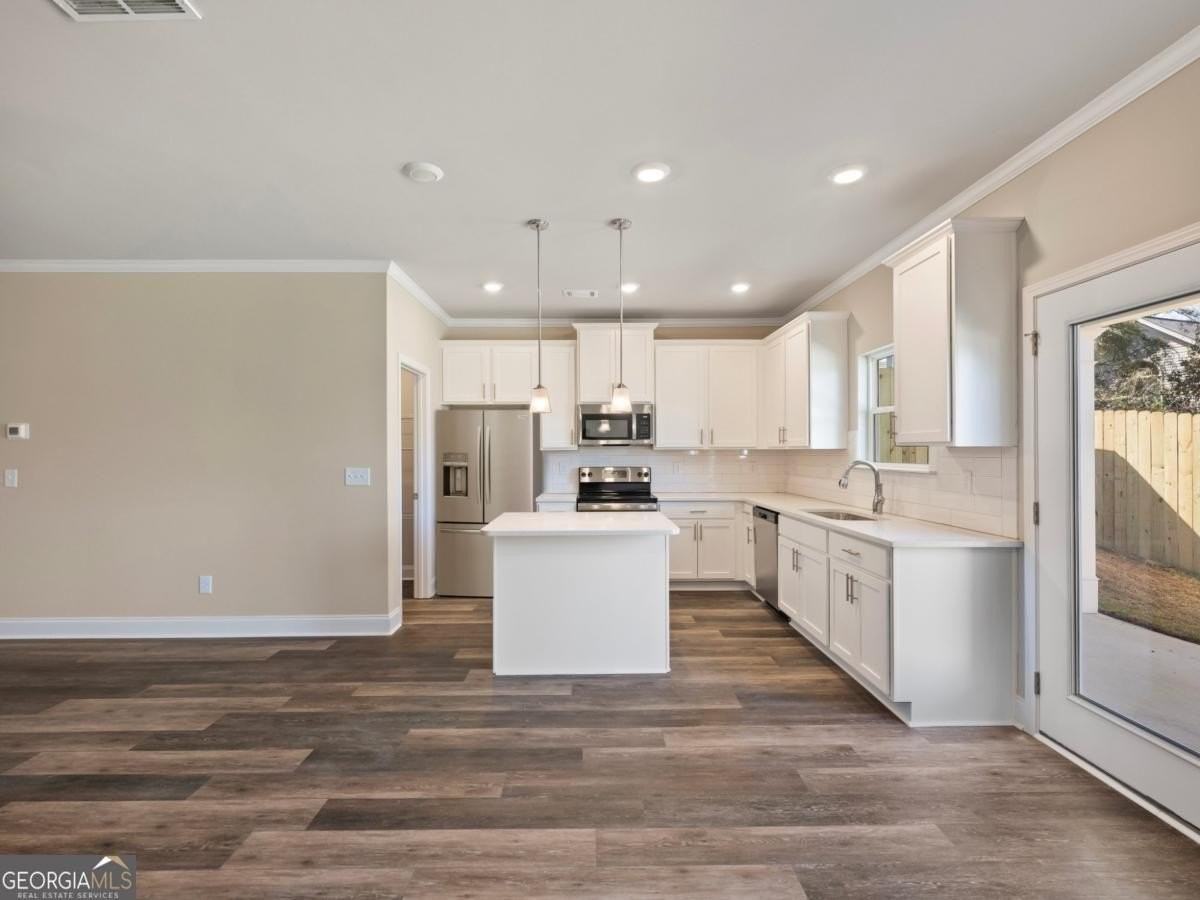 6145 Colston Ln - Photo 6 of 44