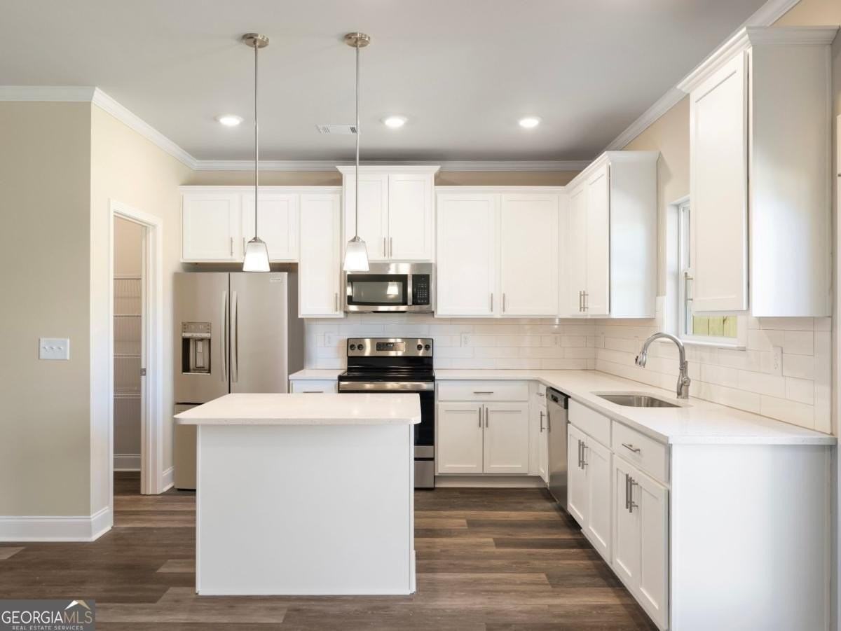 6145 Colston Ln - Photo 7 of 44