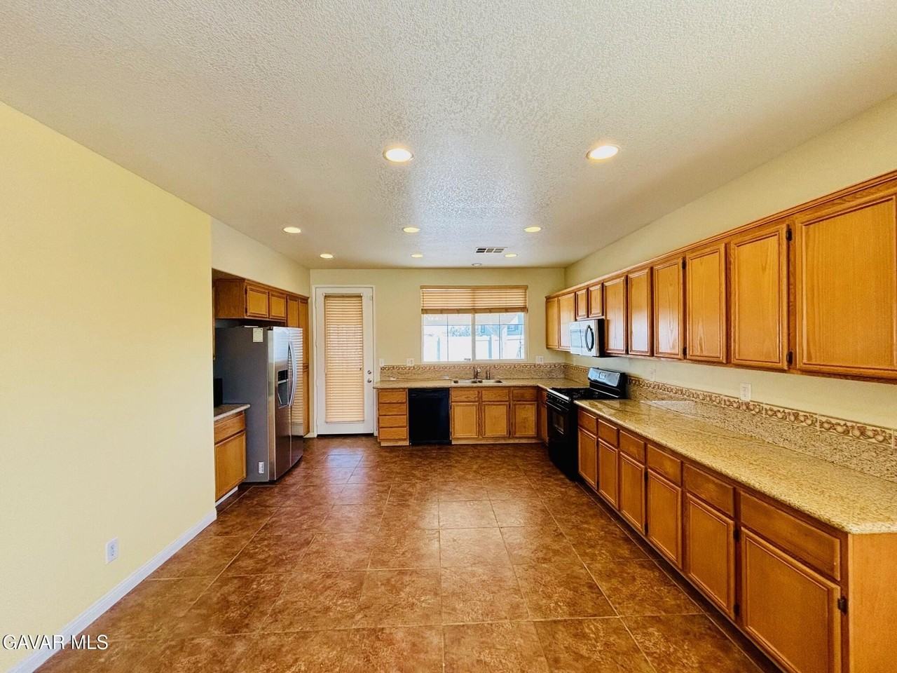 36742 37th St E - Photo 6 of 25