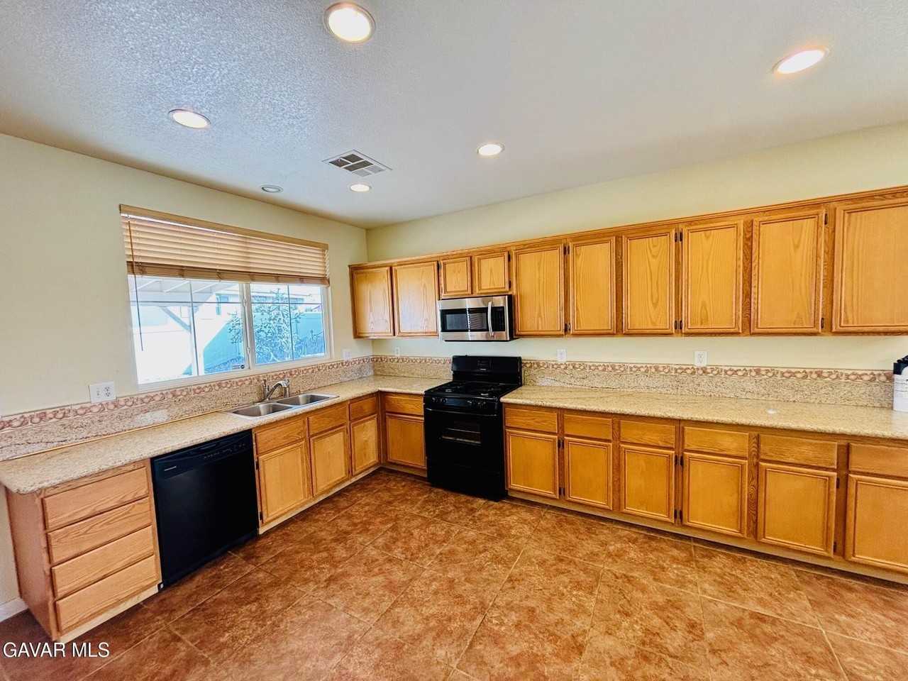 36742 37th St E - Photo 7 of 25