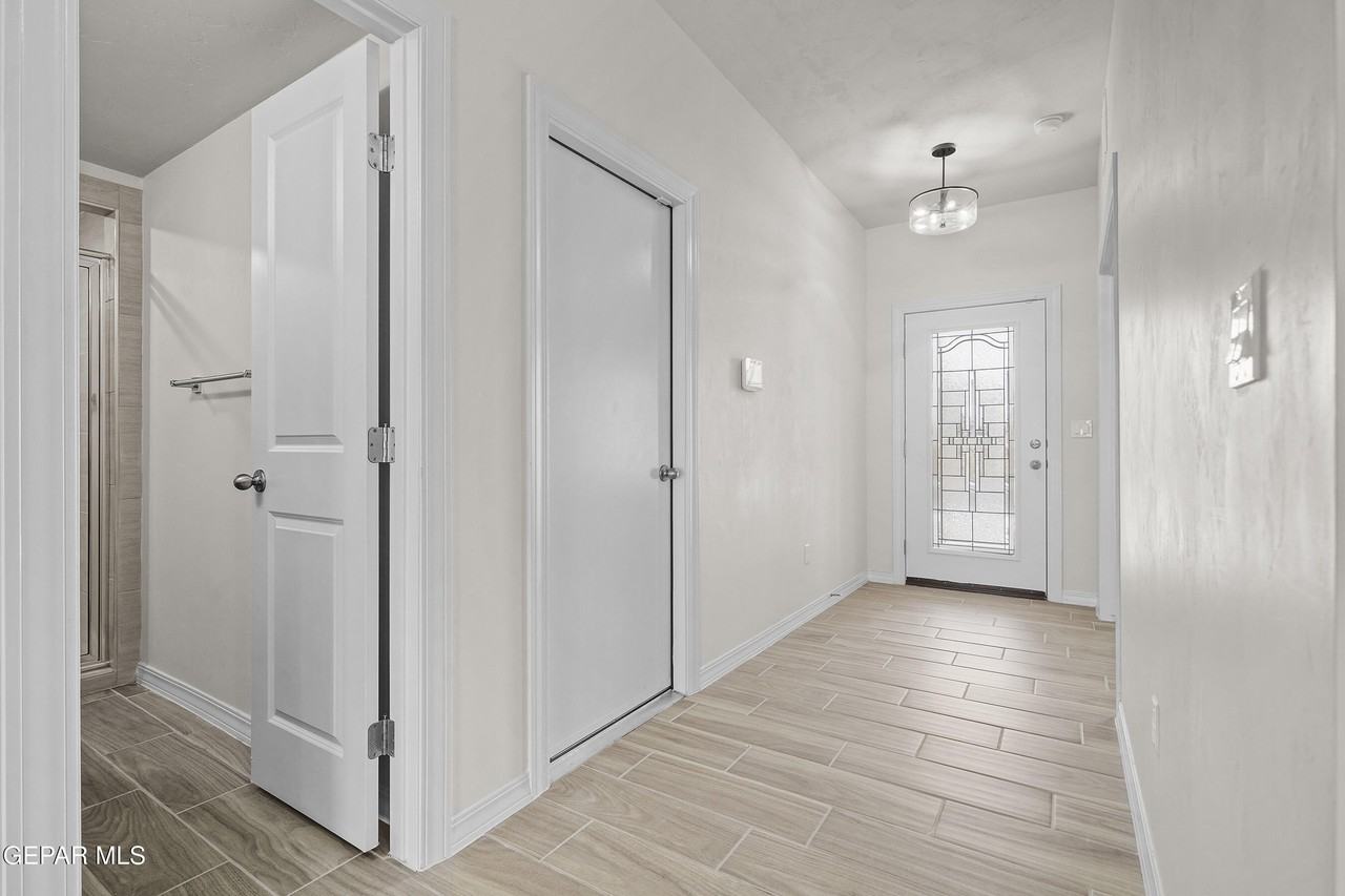 5004 Alyssa Jade St - Photo 5 of 39