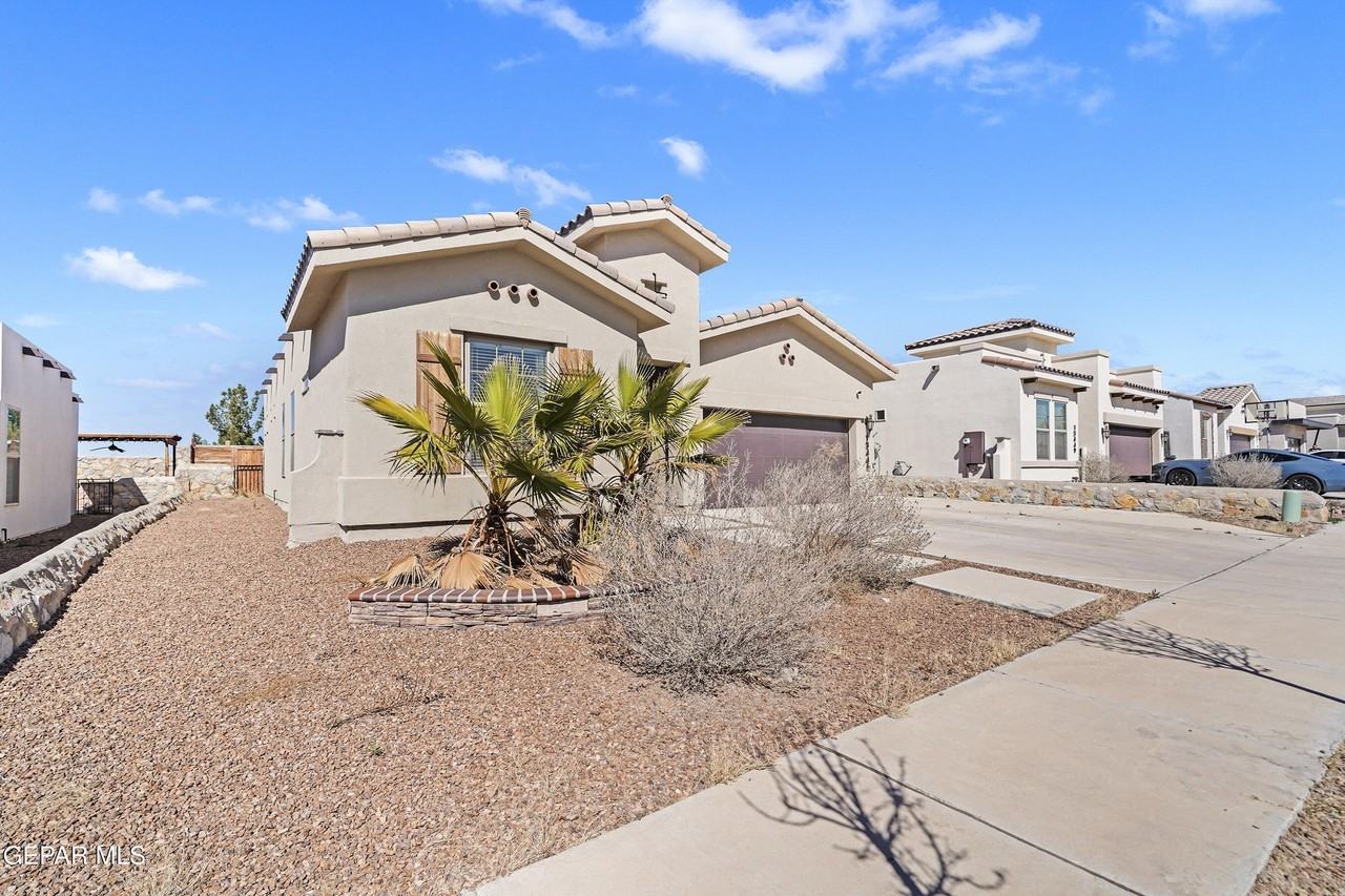 13445 Emerald Crystal Dr - Photo 3 of 32