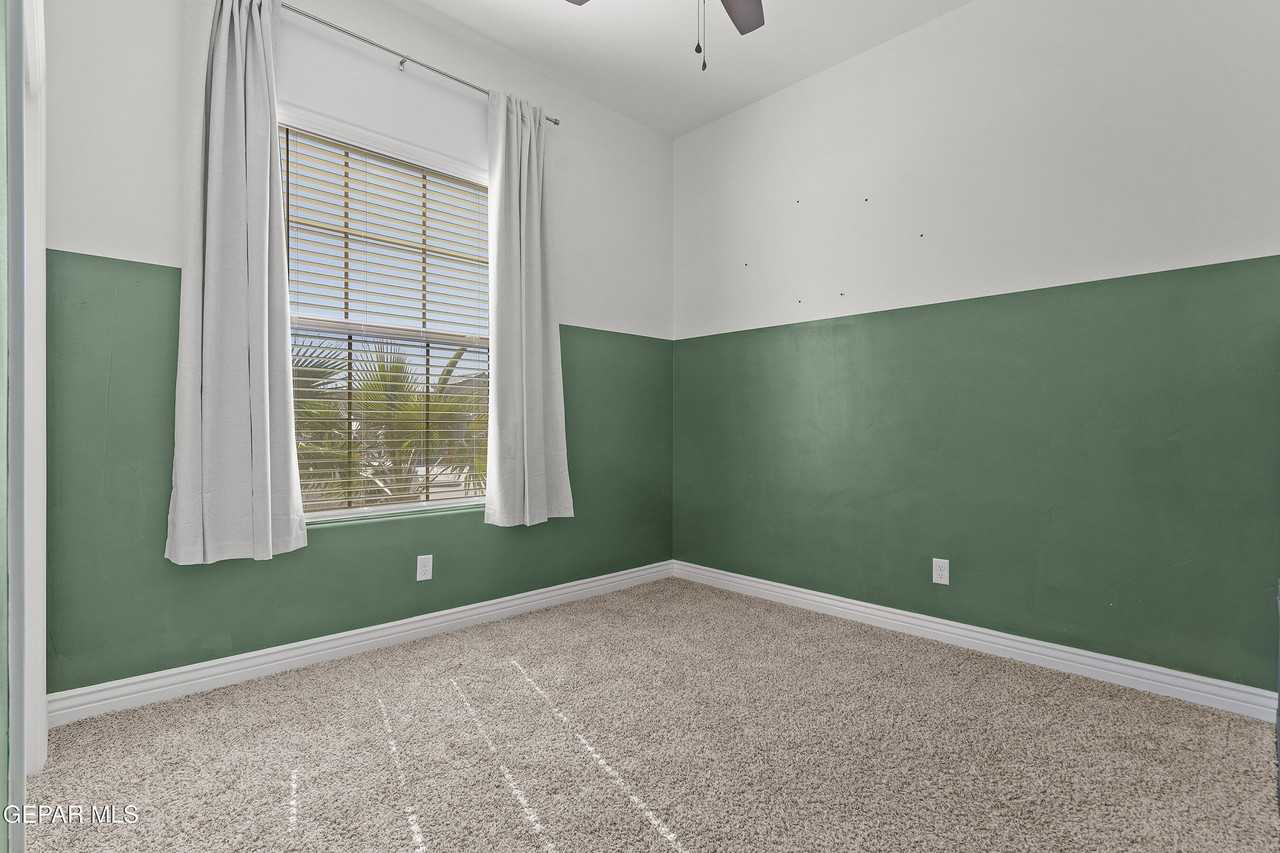 13445 Emerald Crystal Dr - Photo 5 of 32