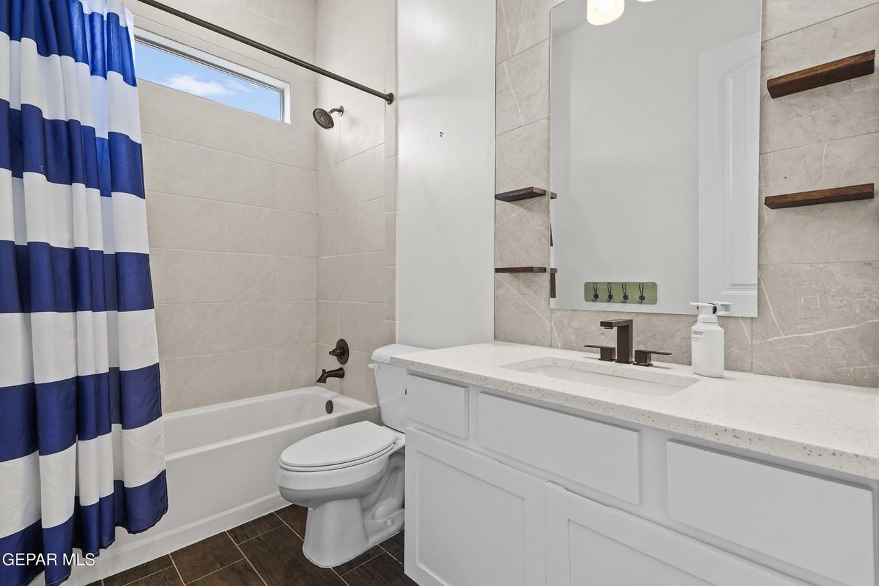 13445 Emerald Crystal Dr - Photo 7 of 32