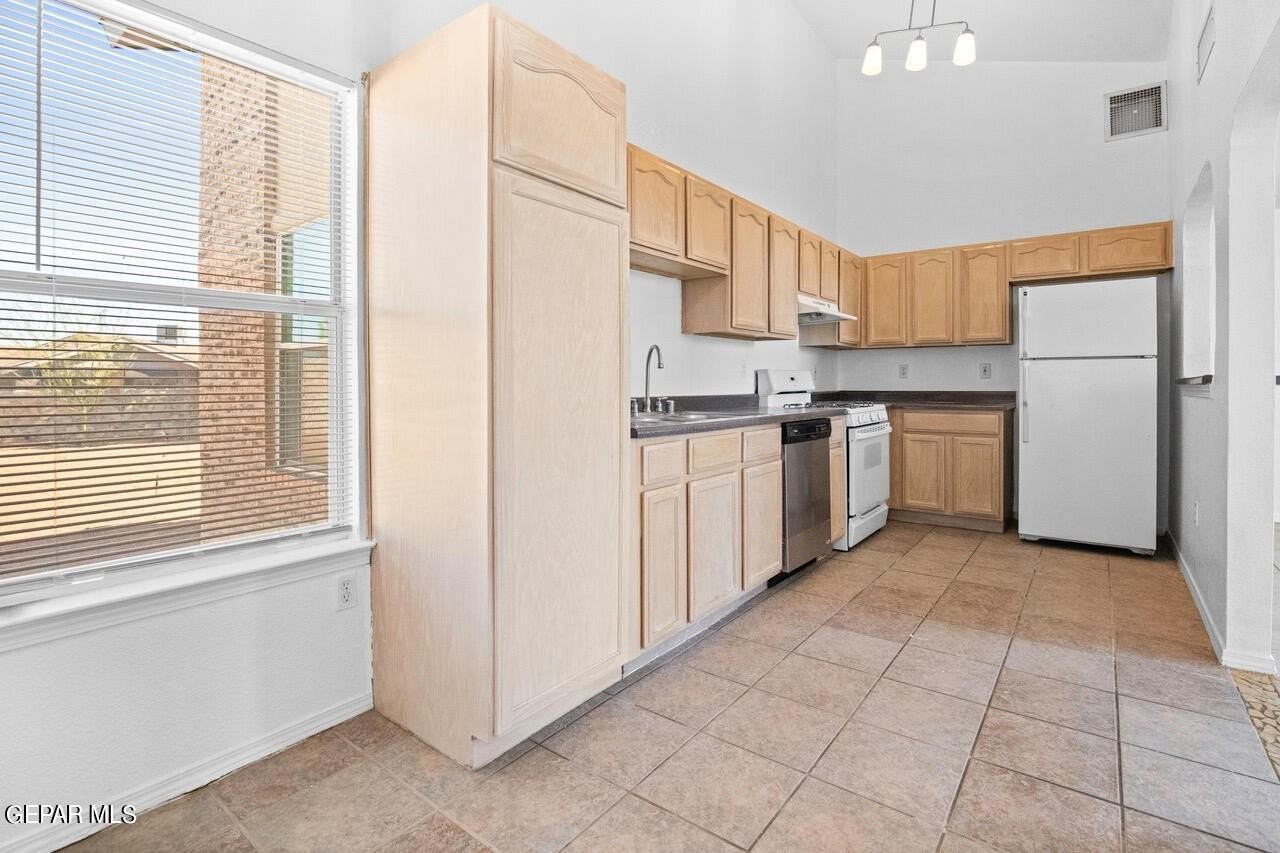 14553 Desierto Bello Ave - Photo 7 of 13