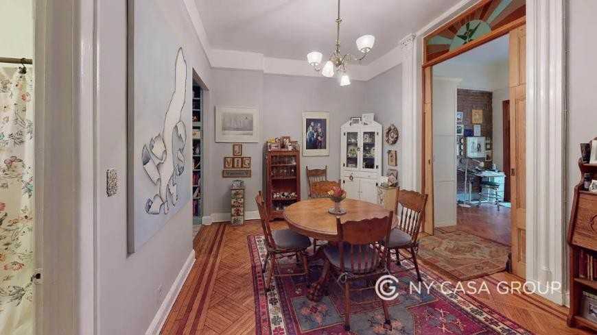 131 Hicks St - Photo 4 of 10