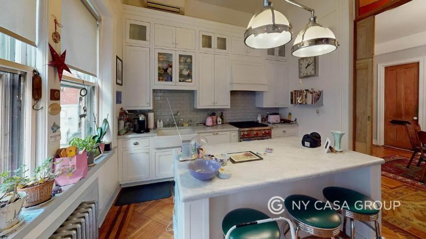 131 Hicks St - Photo 6 of 10