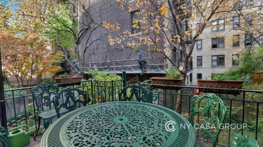 131 Hicks St - Photo 7 of 10