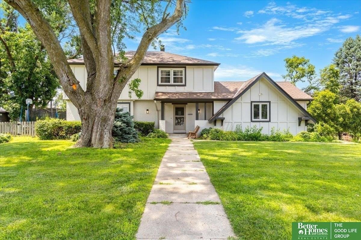 12206 Leavenworth Rd - Photo 2 of 50