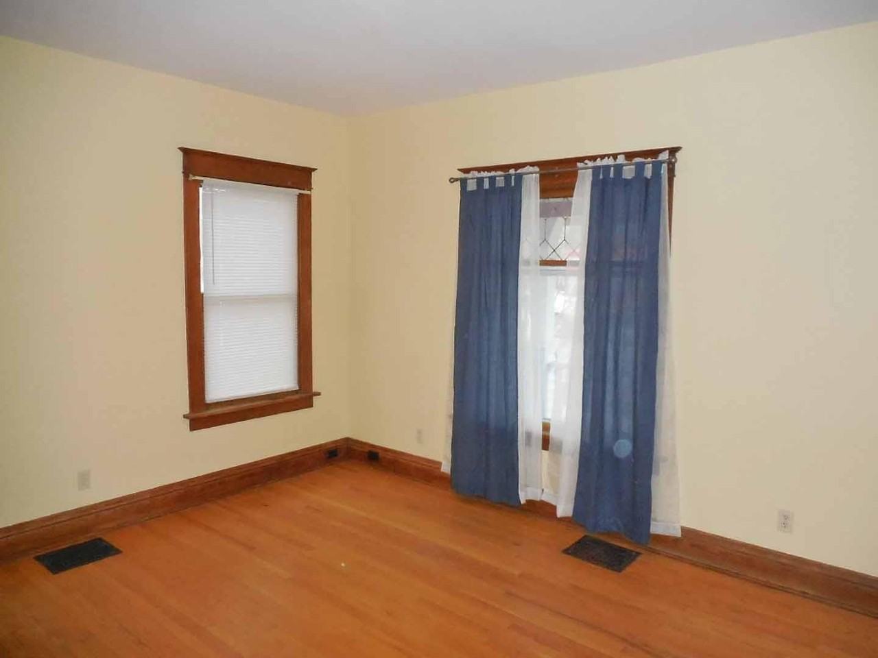 212 W Michigan Ave - Photo 3 of 18