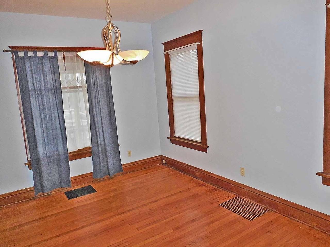 212 W Michigan Ave - Photo 7 of 18