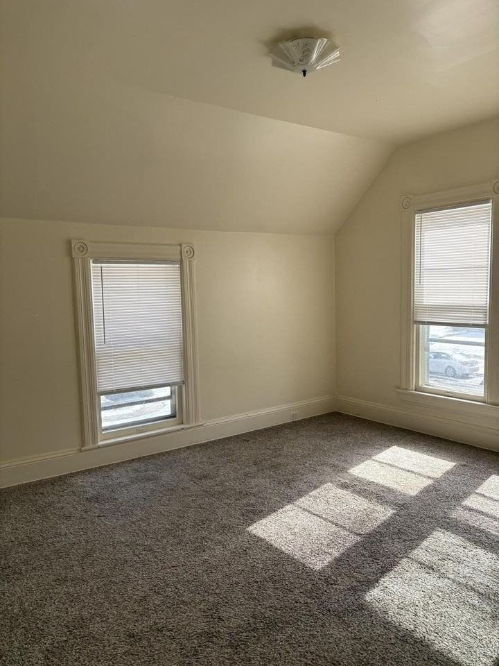 205 Oak St Apt 2 - Photo 3 of 11