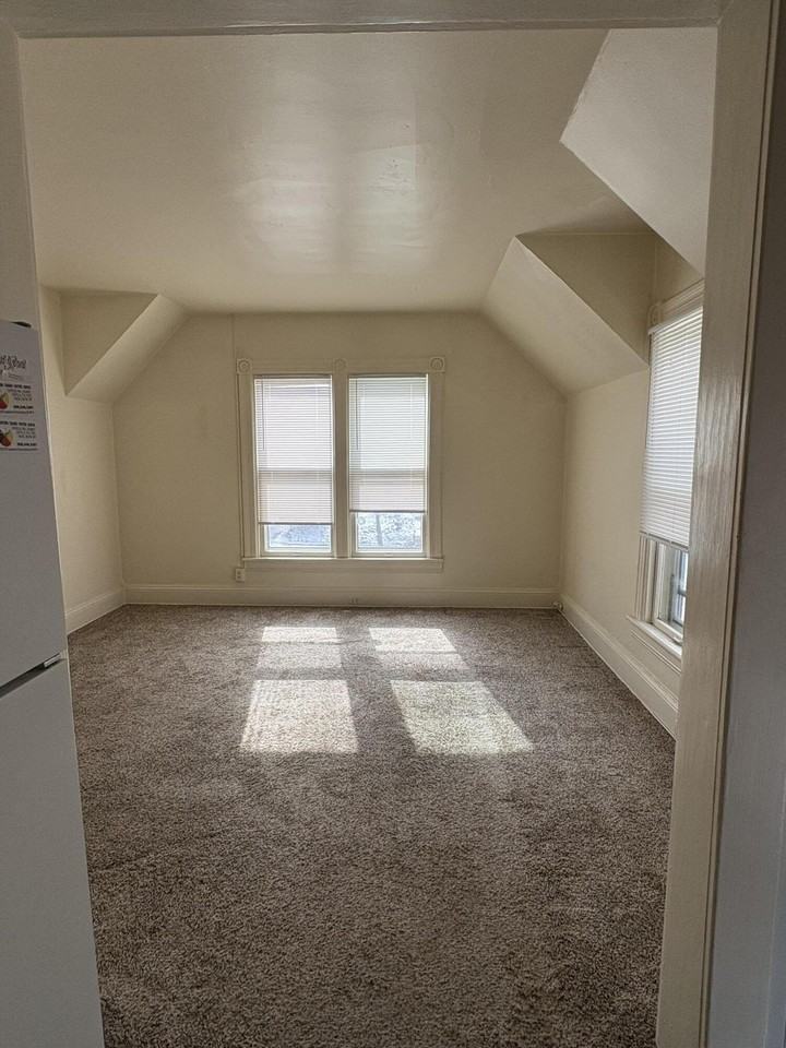 205 Oak St Apt 2 - Photo 5 of 11